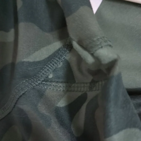 Danskin - womens cameo yoga workout shorts - Picture 3 of 4